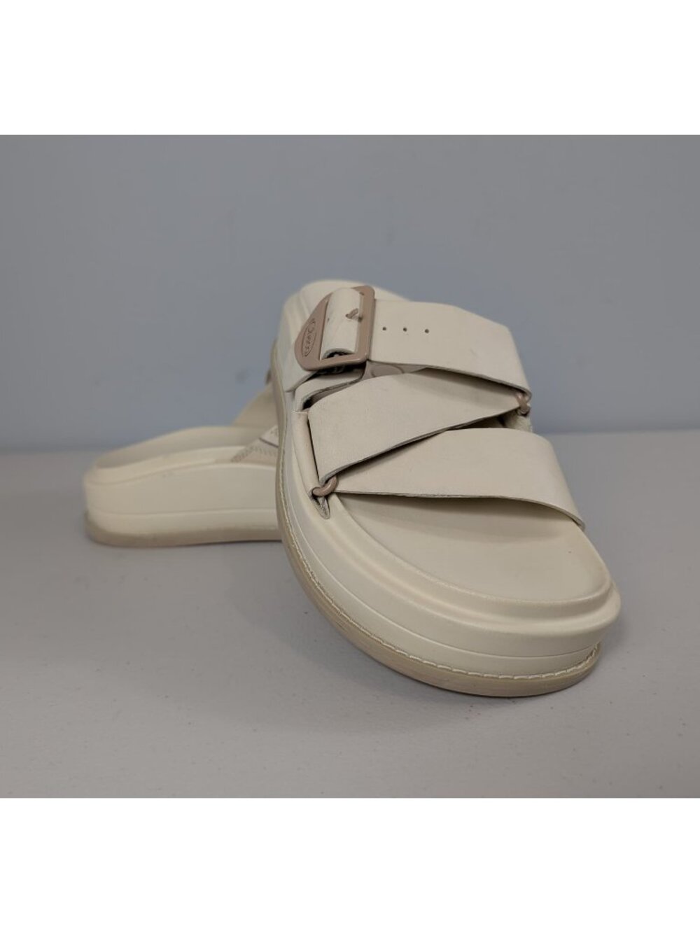 Chaco towns midform sandals in cream women's size 8